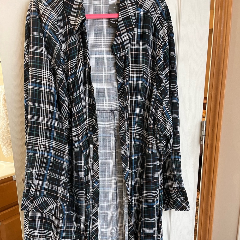 NWT Torrid shirt/kimono duster